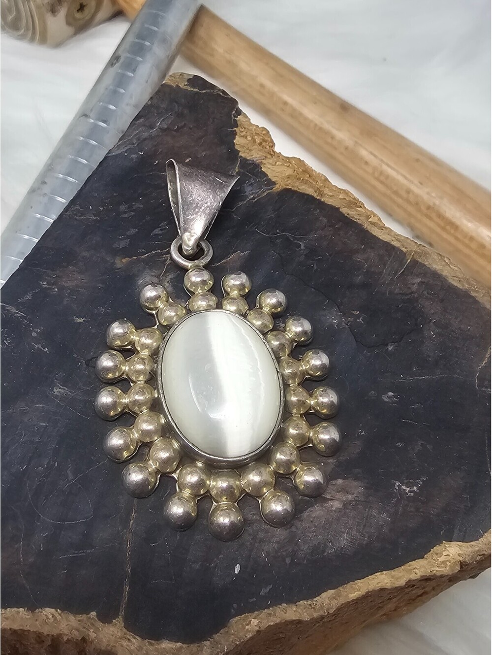 Vintage Mexico 925 Silver White Cat's Eye Raindrop Pendant